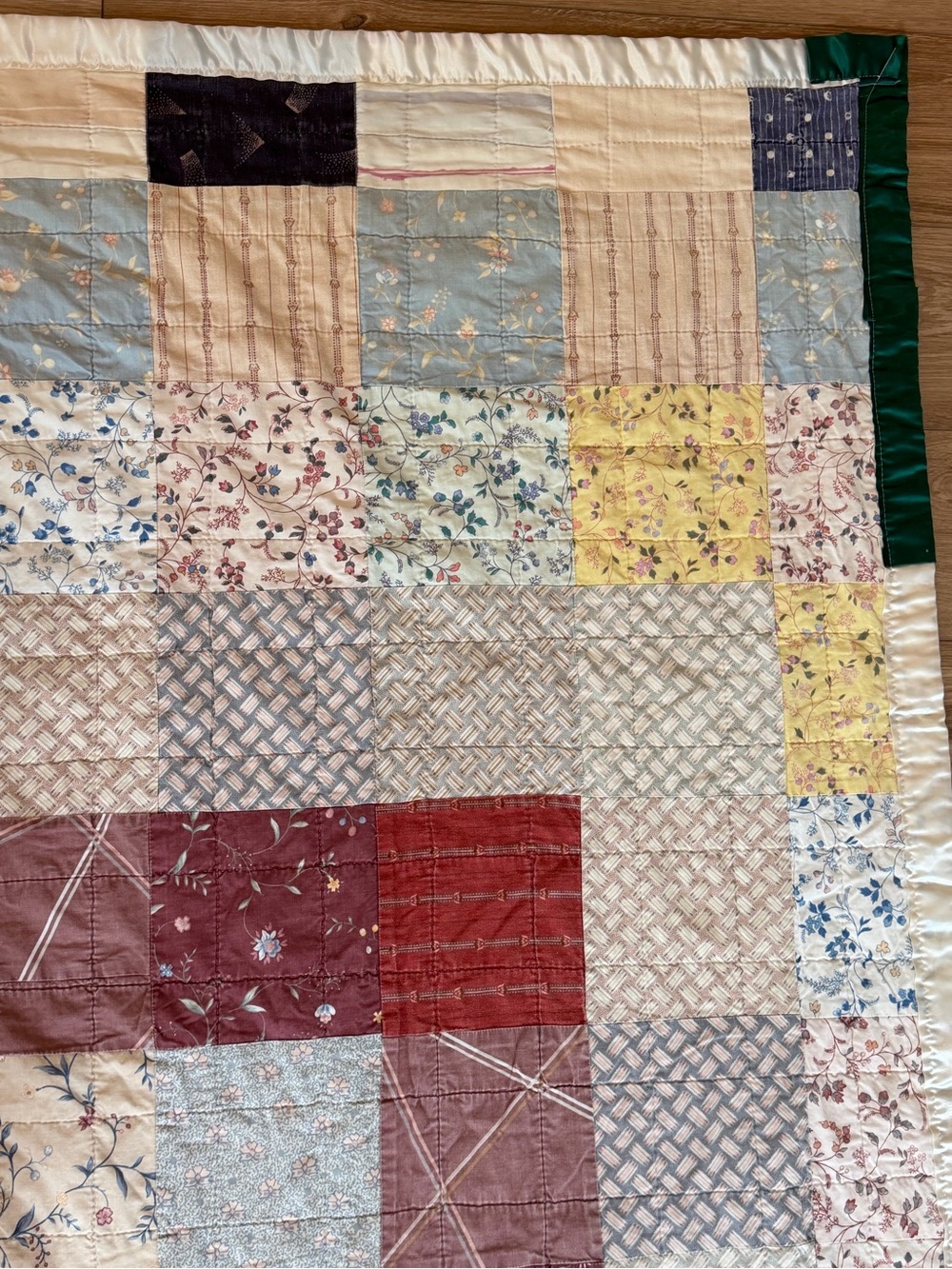 Handmade Patchwork Quilt 76x98 Floral Backing Cottage Farmhouse Queen Size - Picture 9 of 10
